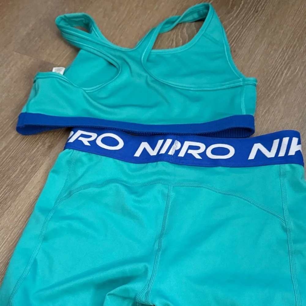 Nike Aqua Sports Bra and Shorts Set - Picture 3 of 3